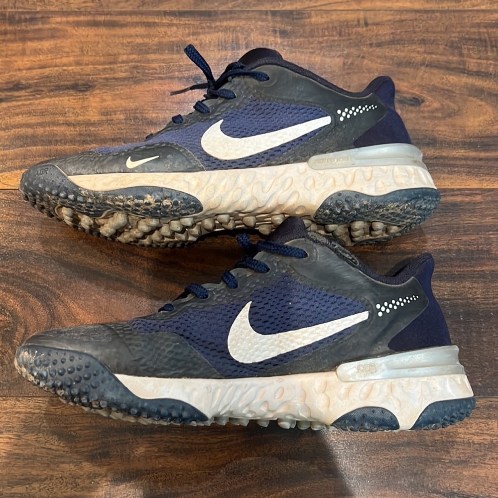 Used Nike Turf Shoes - Picture 3 of 4